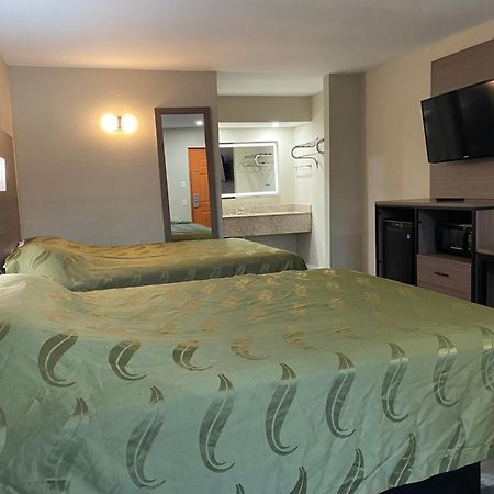Brentwood Inn & Suites Suffolk Exteriör bild