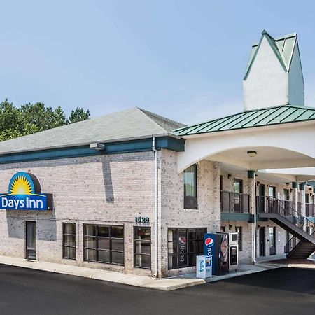 Brentwood Inn & Suites Suffolk Exteriör bild
