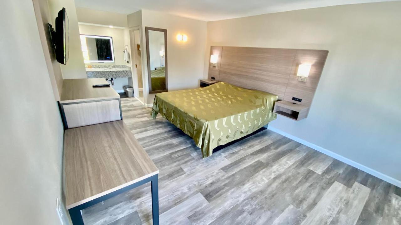 Brentwood Inn & Suites Suffolk Exteriör bild